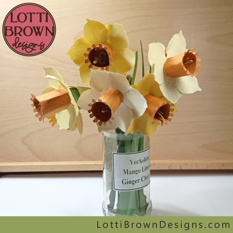 Displaying your papercraft daffodils