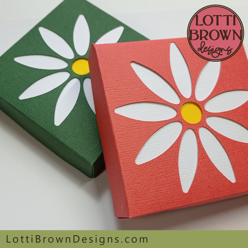 Daisy gift box in red and green colour options
