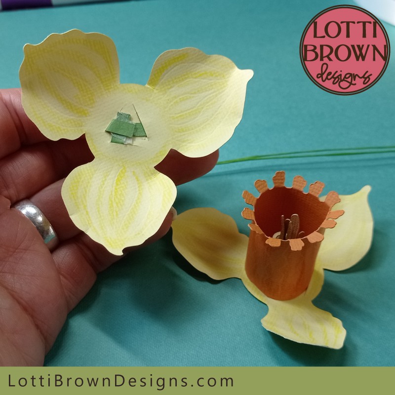 Let's stick the front and back parts of the daffodil flower together