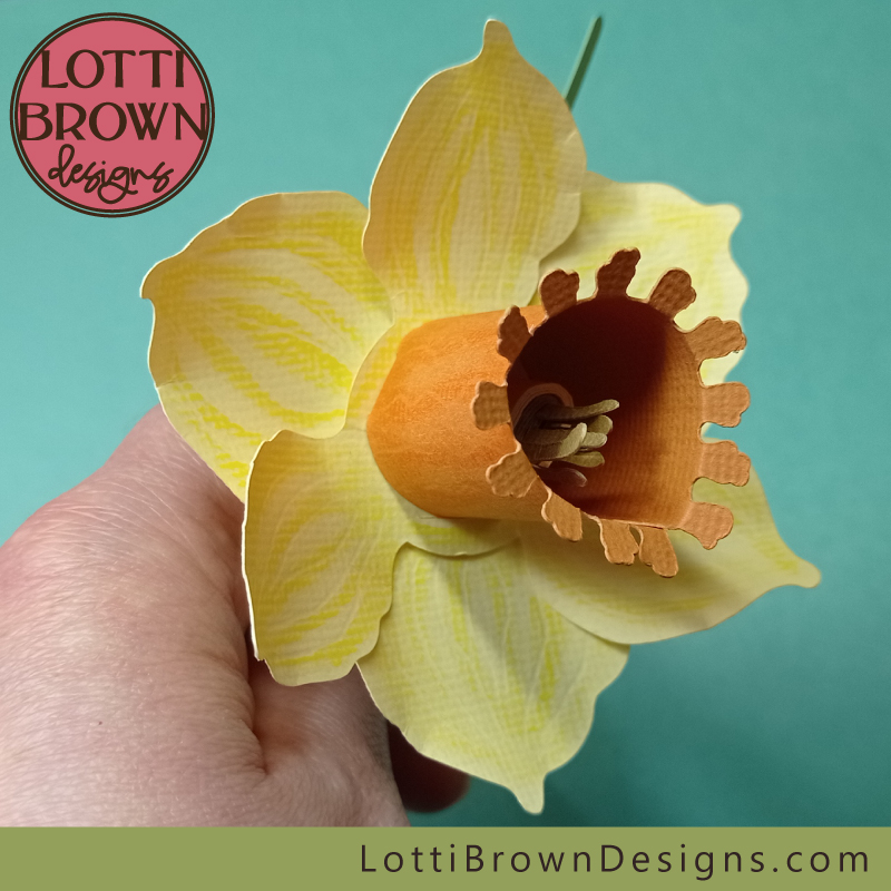 Papercraft daffodil