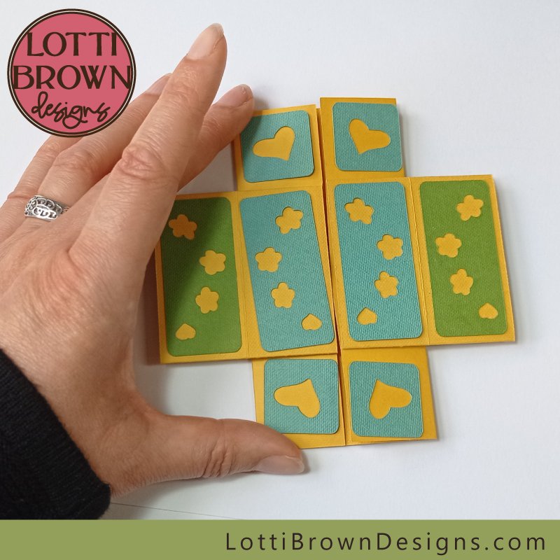 Positioning the design elements for side 3 of the card Positioning the elements for side 3